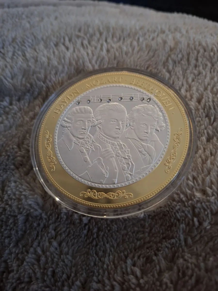 Vienna Classical Medal with Certificate & Box - Image 1