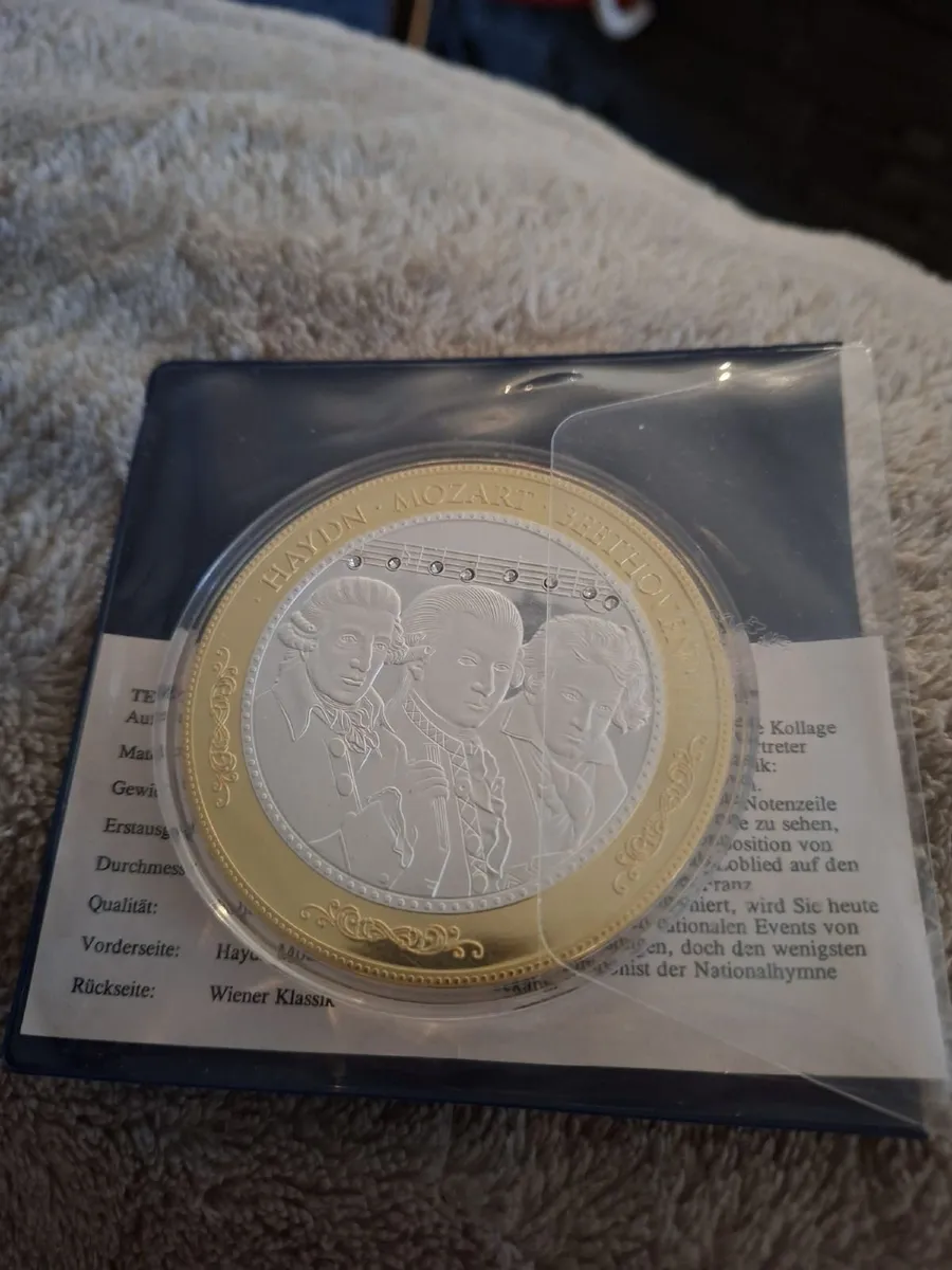 Vienna Classical Medal with Certificate & Box - Image 4