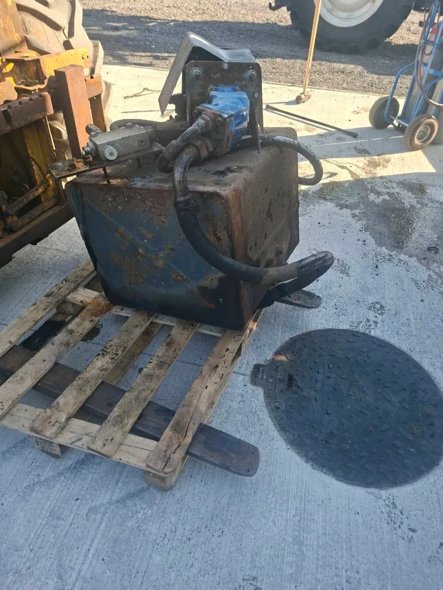 Pumps - Image 1