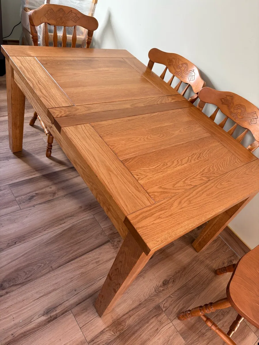 Solid oak Table and chairs - Image 1