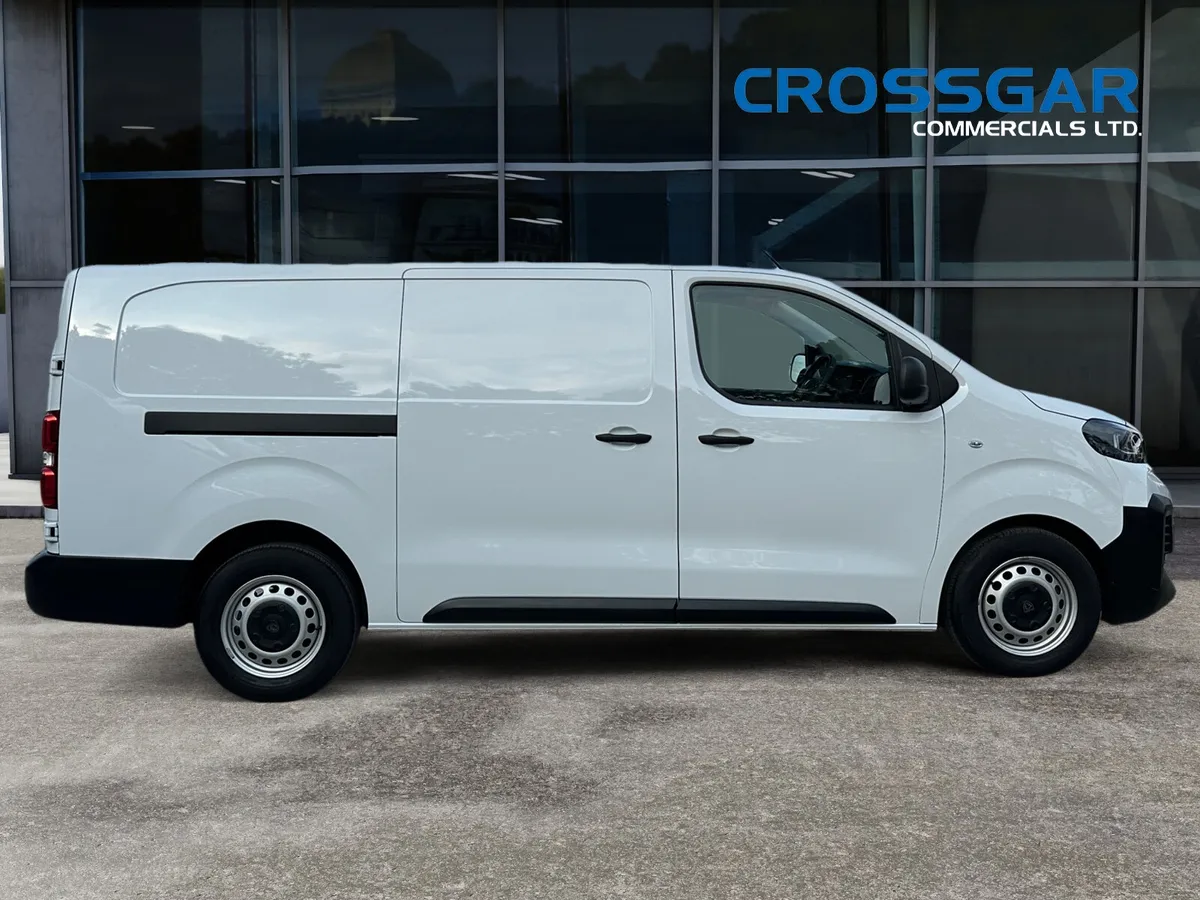 2025 EXPERT LWB 120 BHP JUST 13K MILES *NO TARIFFS - Image 4