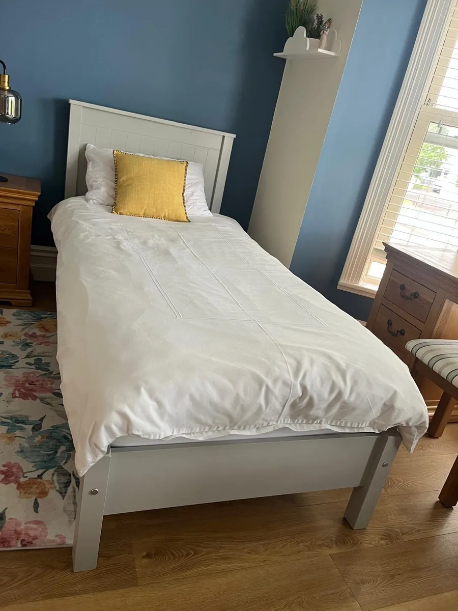 Single bed inc mattress - Image 2