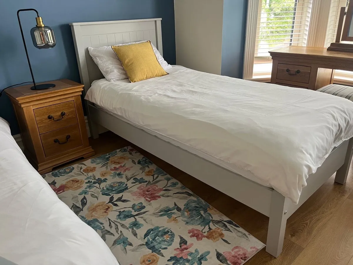 Single bed inc mattress - Image 3