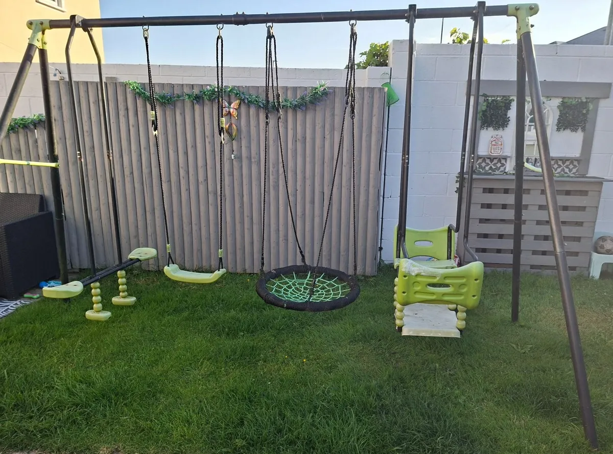 Swings set - Image 1