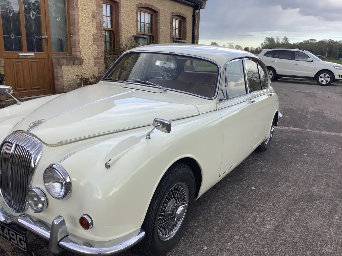 Daimler 250 1968 - Image 2