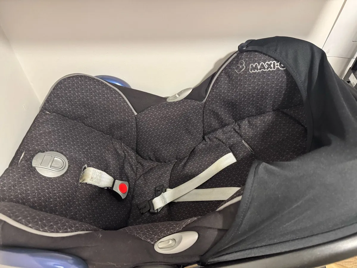 Baby car seat and stroller - Image 3