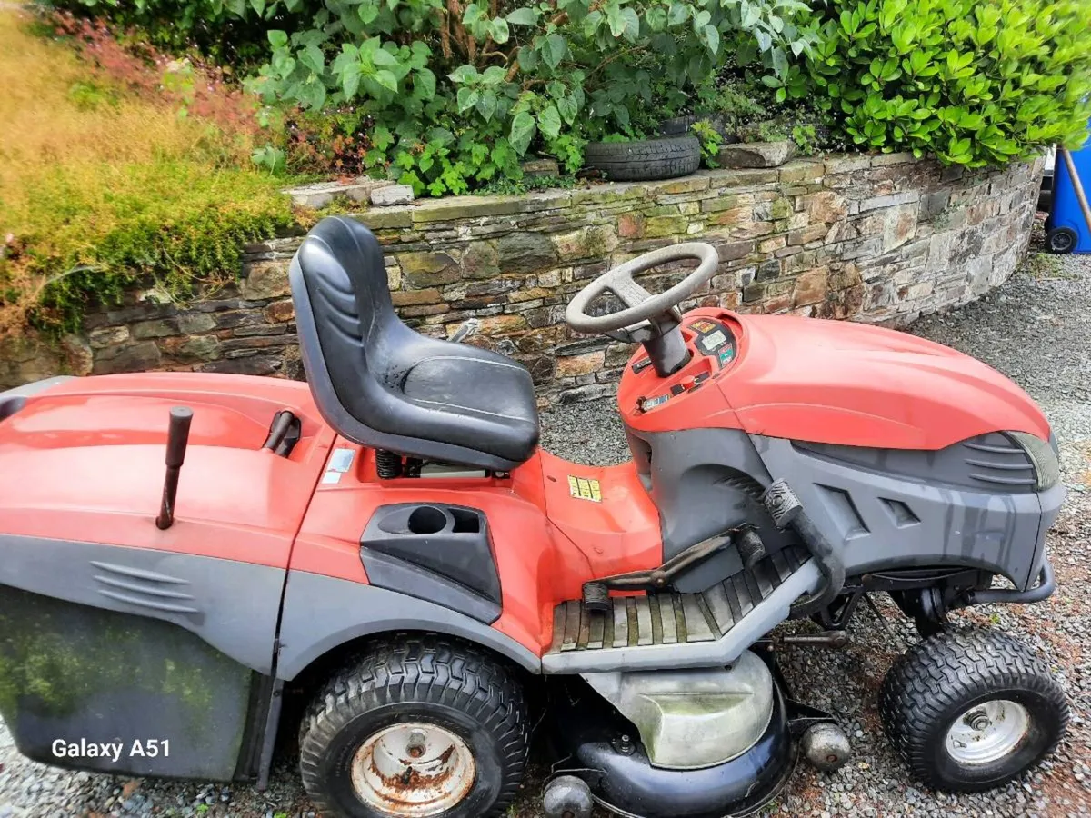 Castlegarden ride on mower - Image 2