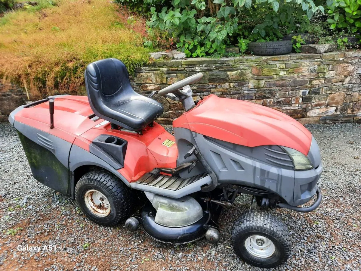Castlegarden ride on mower - Image 1