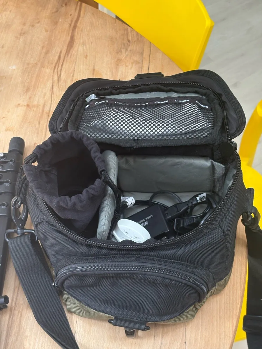 Nikon D5000 DSLR Camera - Image 4