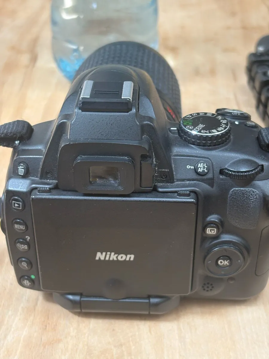Nikon D5000 DSLR Camera - Image 2