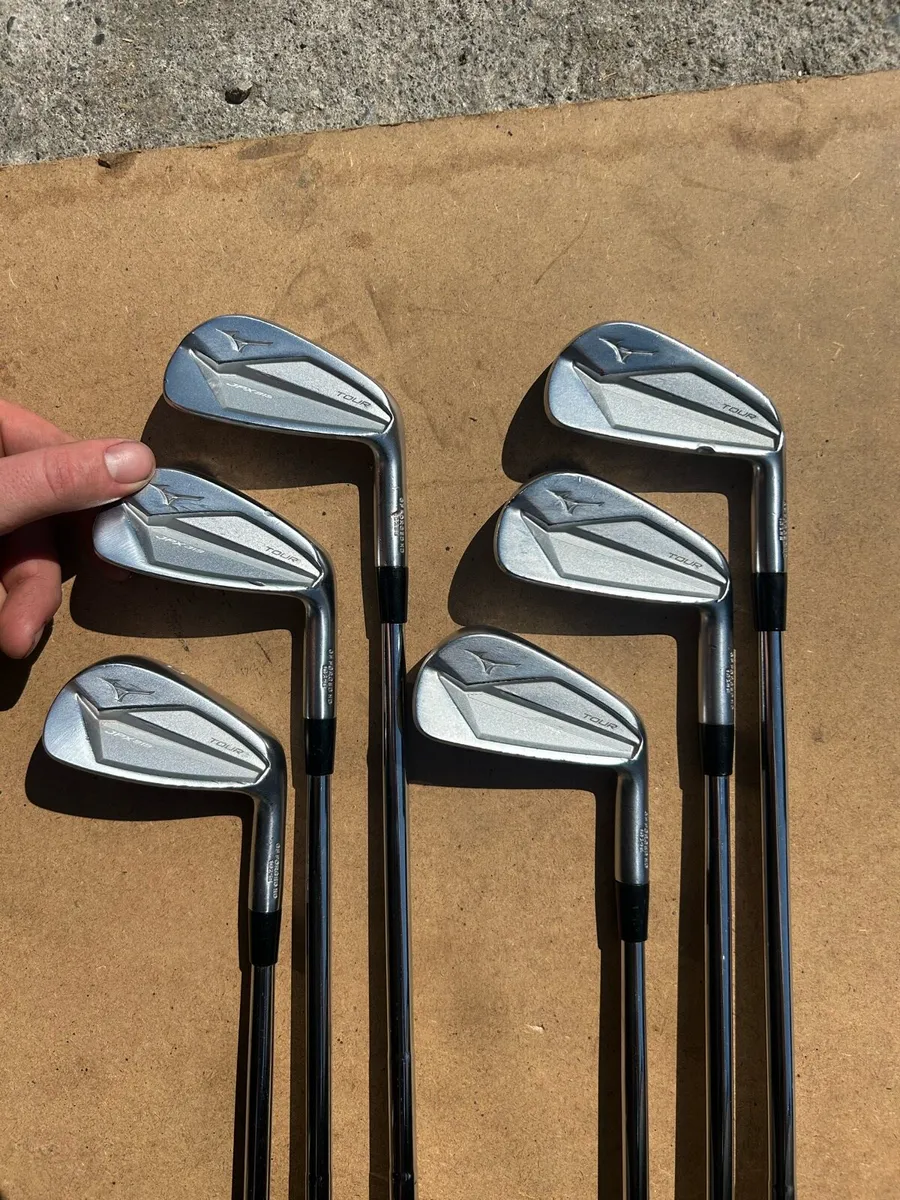 Mizuno JPX 919 Tour irons 5-pw - Image 1