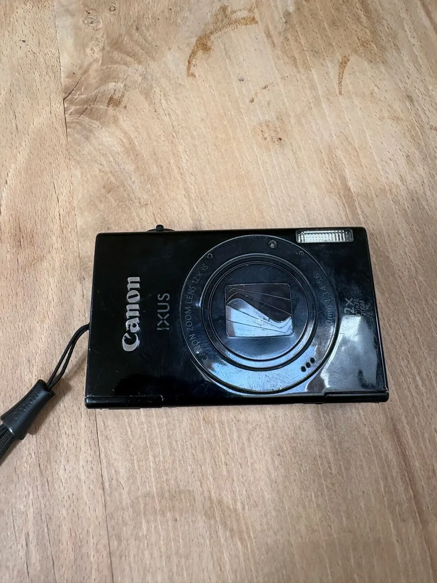 Cannon IXUS compact camera - Image 1