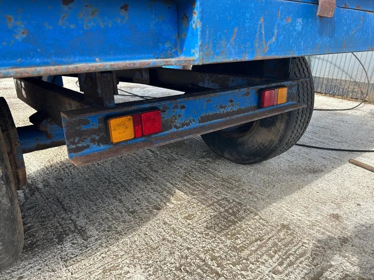 Tipping trailer - Image 2