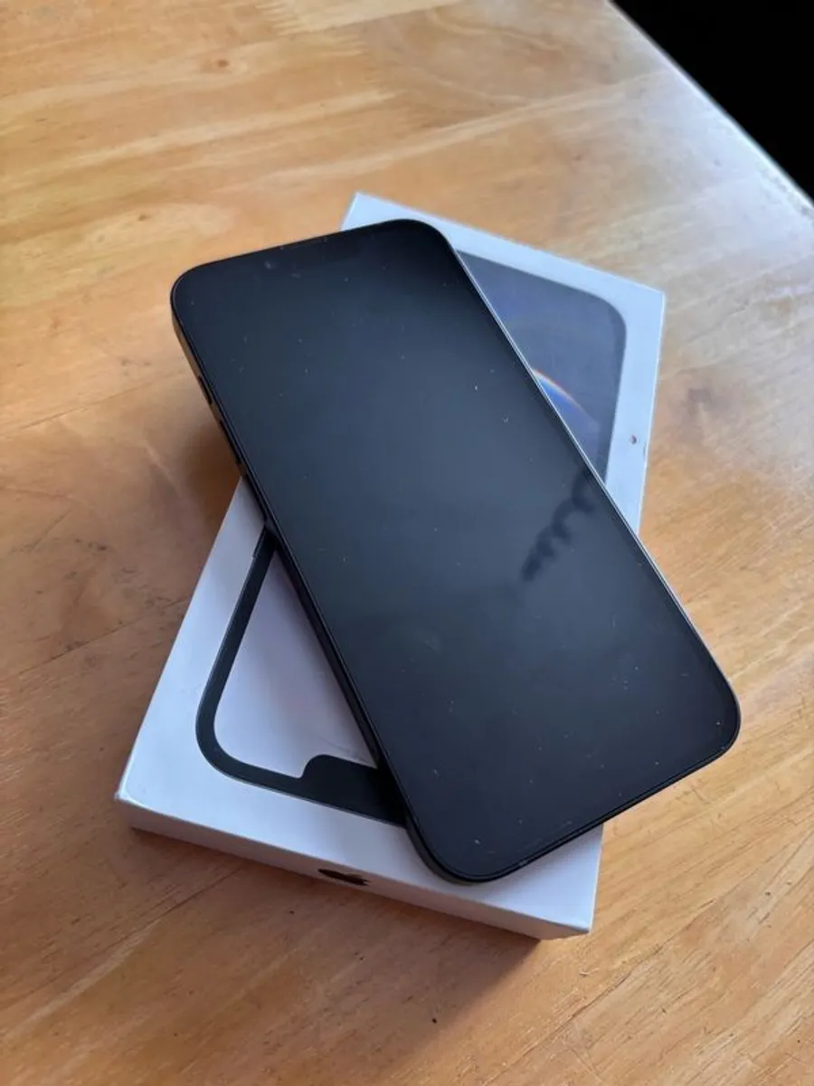 iPhone 16e - Image 1
