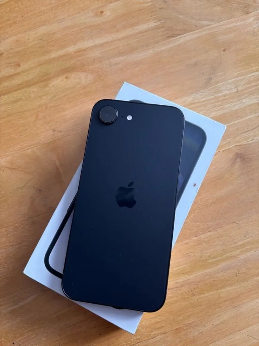 iPhone 16e - Image 2