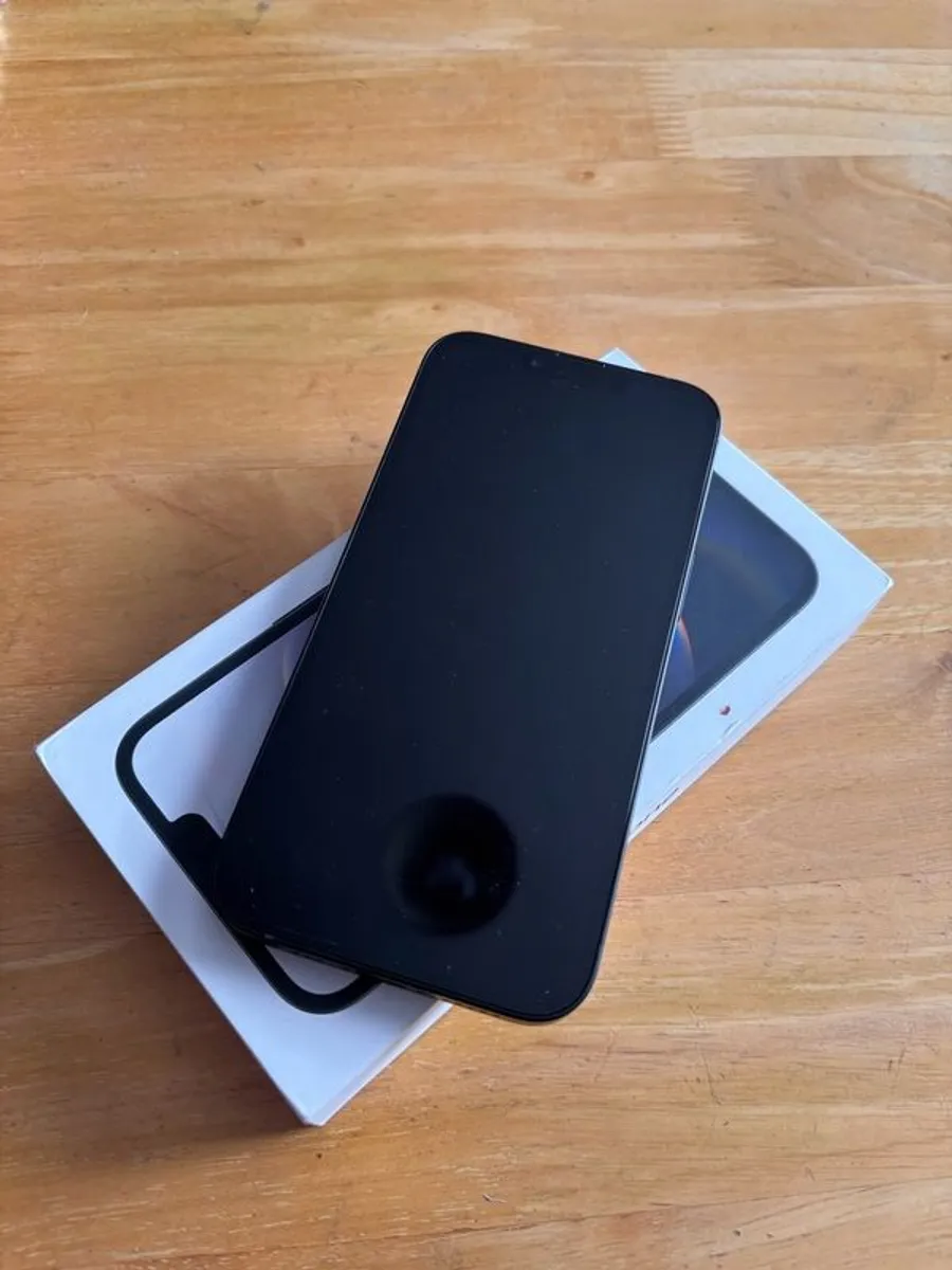 iPhone 16e - Image 3