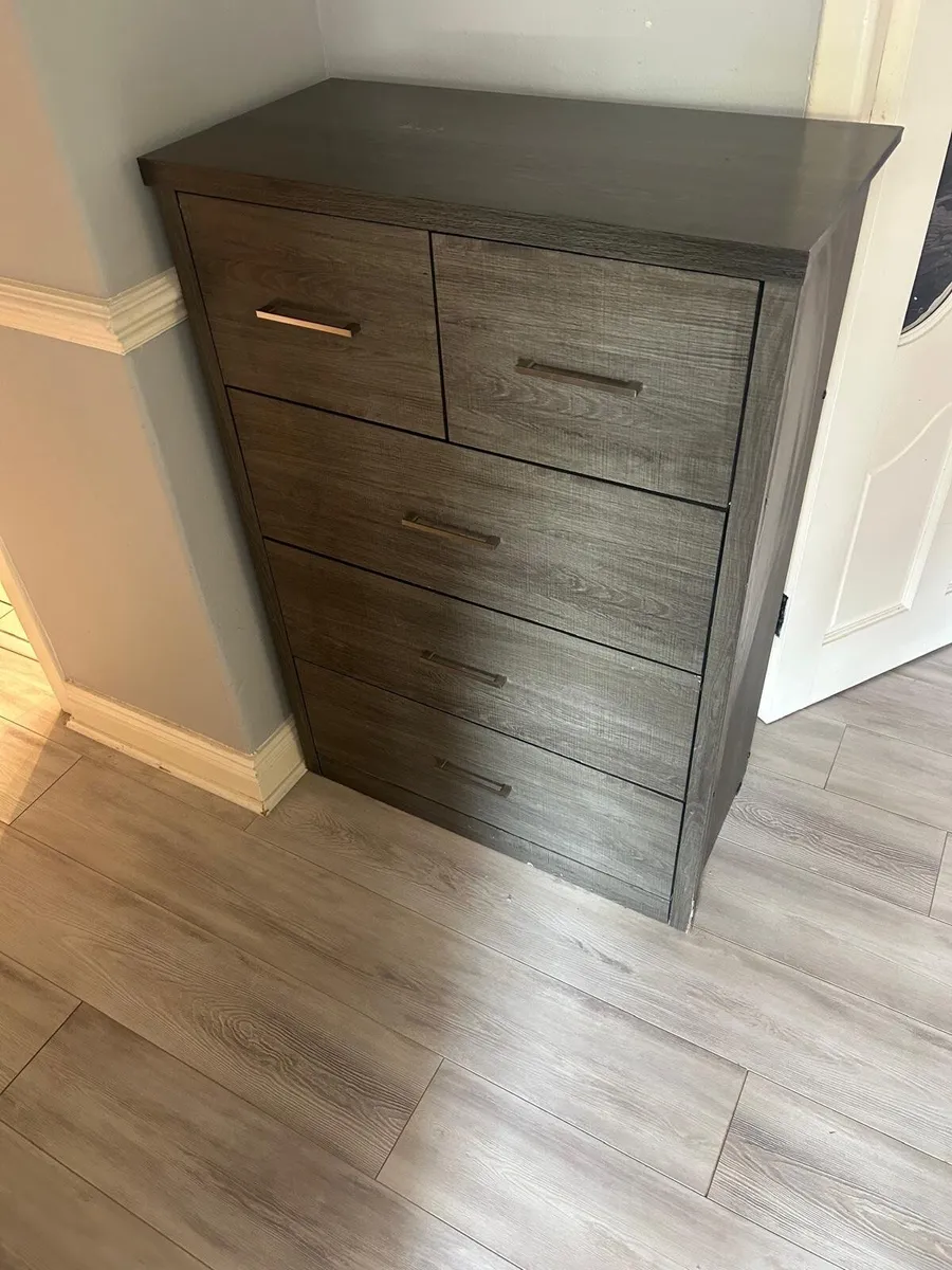 Chest of drawers - Image 1