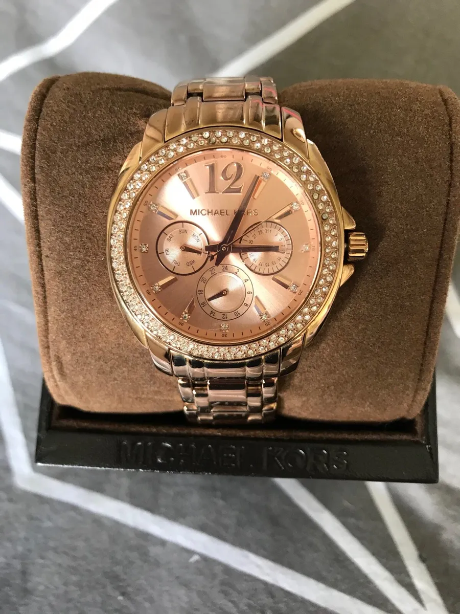 Rose gold watch - Image 1