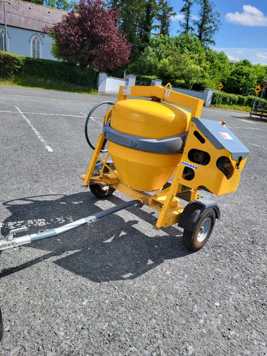 Cement mixer + acrows - Image 2