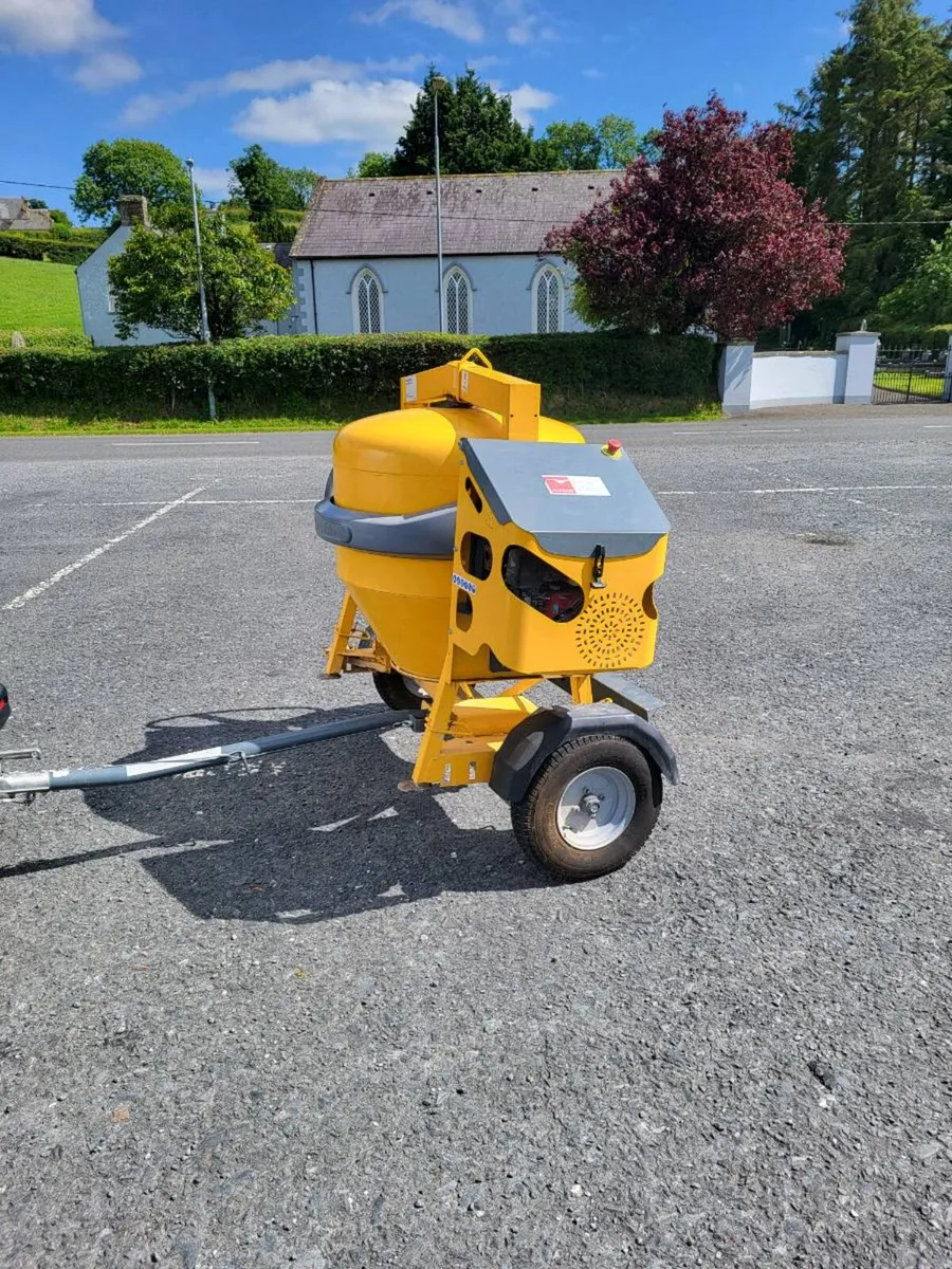 Cement mixer + acrows - Image 3