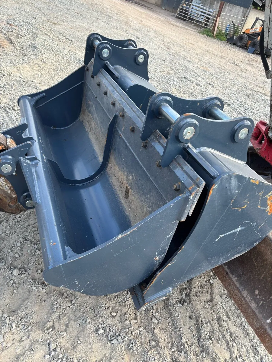 2017 TAKEUCHI TB260 - Image 4