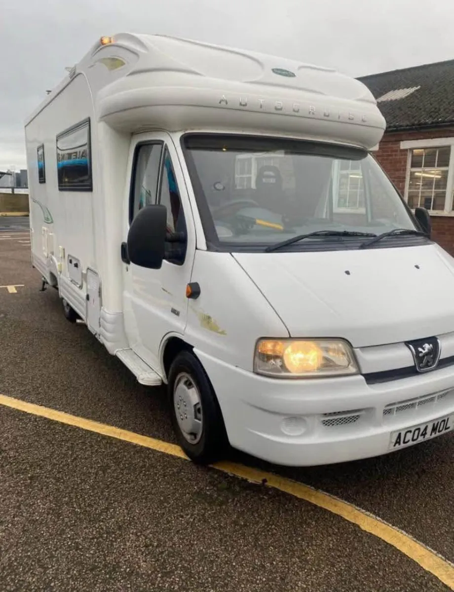 Peugeot boxer 2.8 TDI AUTOCRUISR 2 berth low line - Image 2