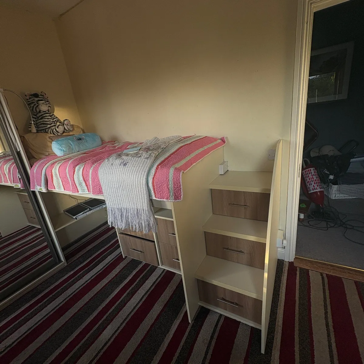 Fitted teenager bedroom furniture - Image 1
