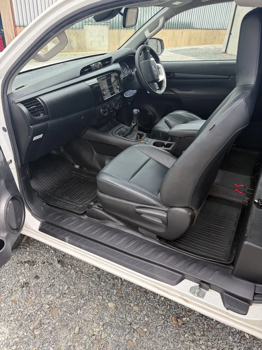 Toyota Hilux - Image 4