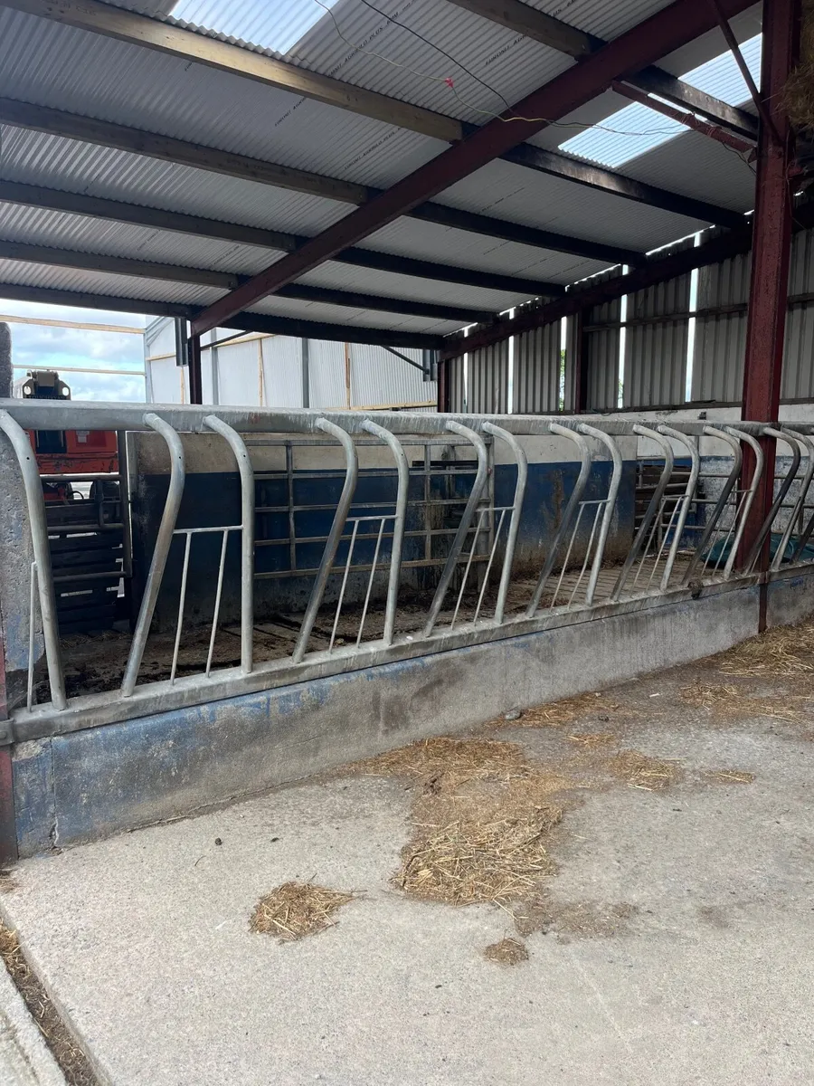 Feeding barrier - Image 1