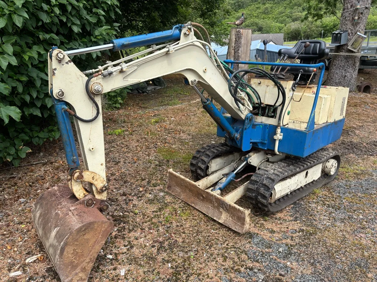 Mini digger - Image 1