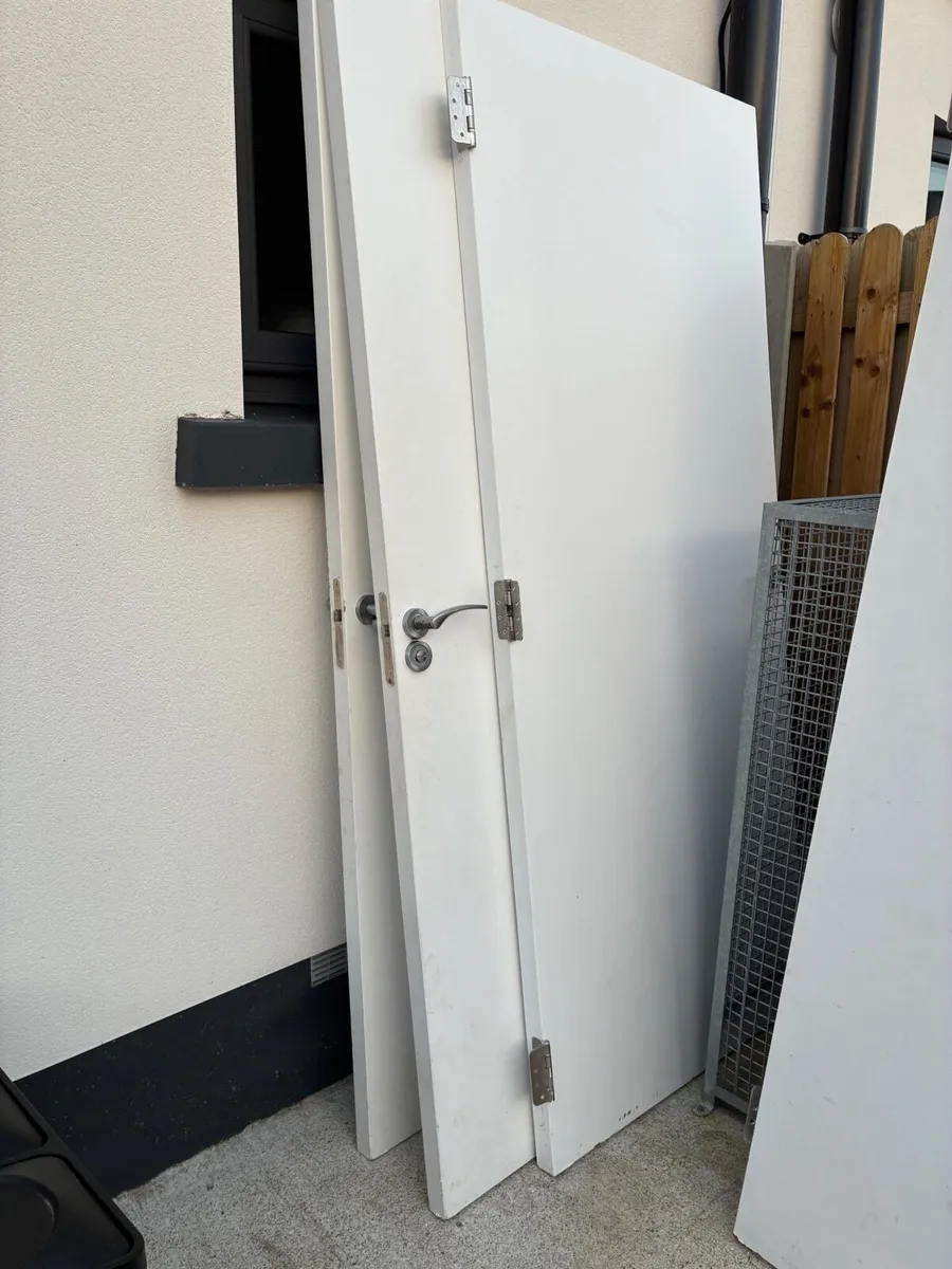 4 solid white internal doors €200 - Image 2