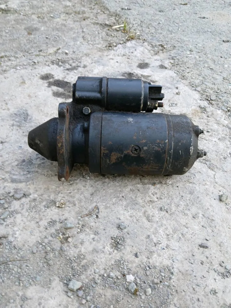 FORD TRACTOR STARTER AND EXHAUST PIPE. - Image 2
