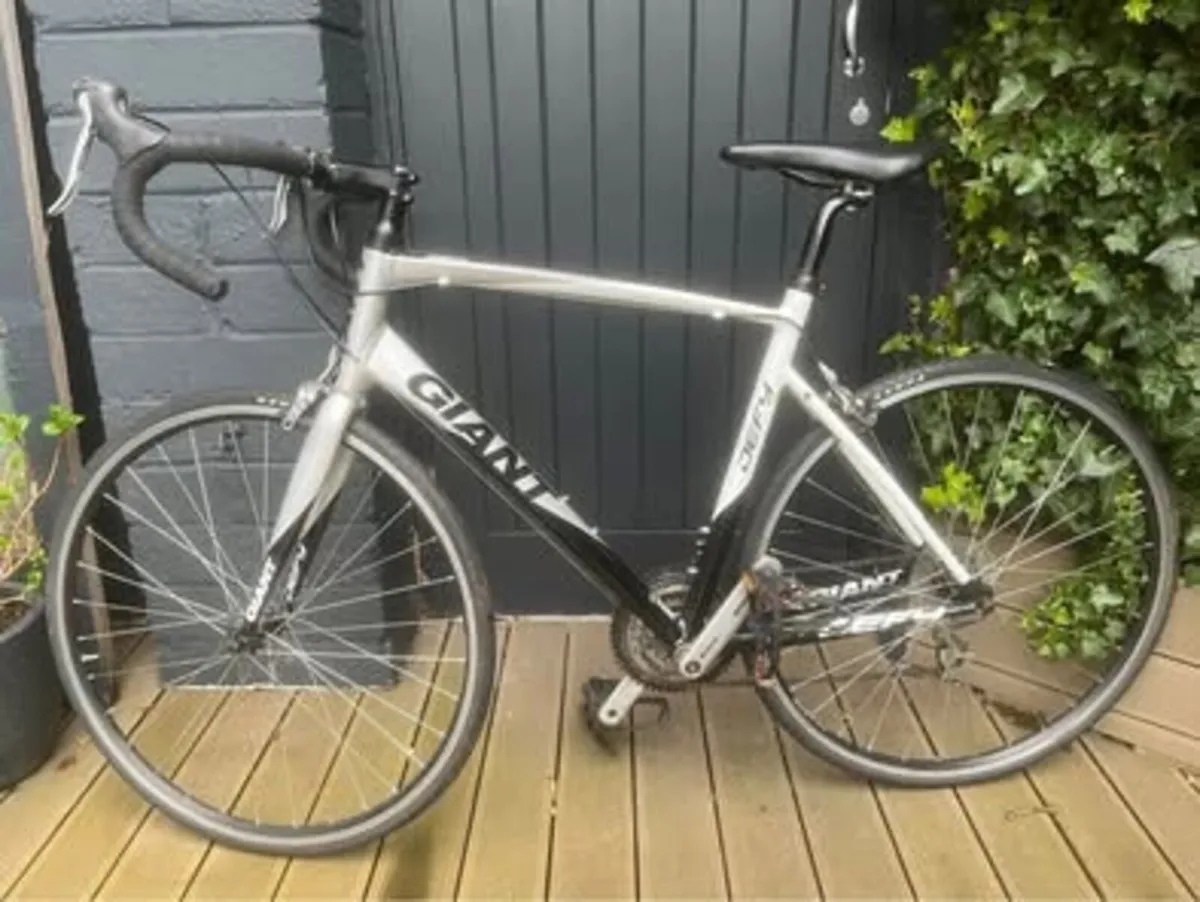 Cycle: Giant Defy Road Bike. 56cm frame. - Image 2