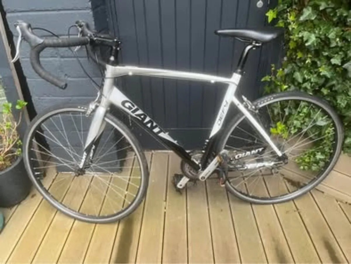 Cycle: Giant Defy Road Bike. 56cm frame. - Image 1