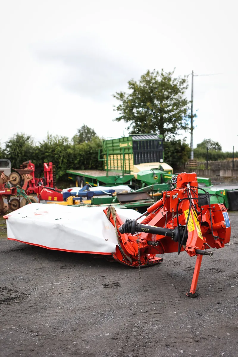 Kuhn GMD240 8FT Mower - Image 3