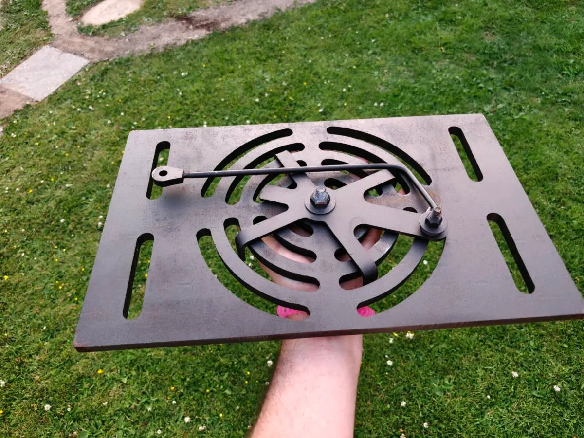 Cast iron fire grid - Image 1