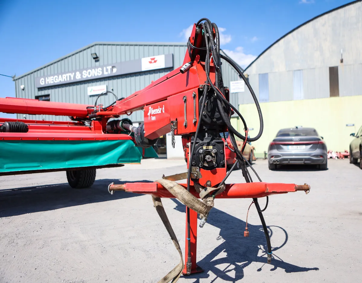 Kverneland 4332 Trailed Mower - Image 4