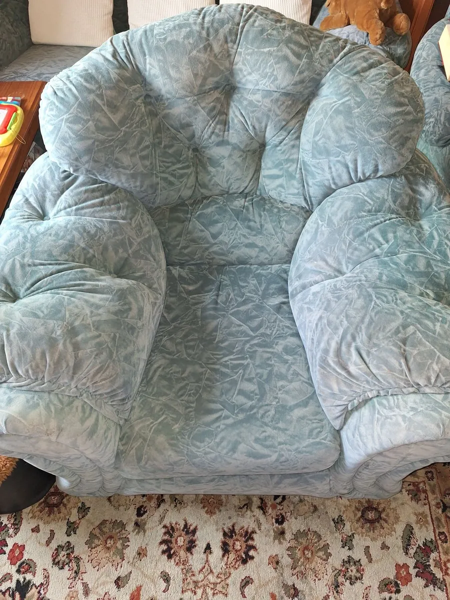 Free to take away; Sofa and two armchairs - Image 3