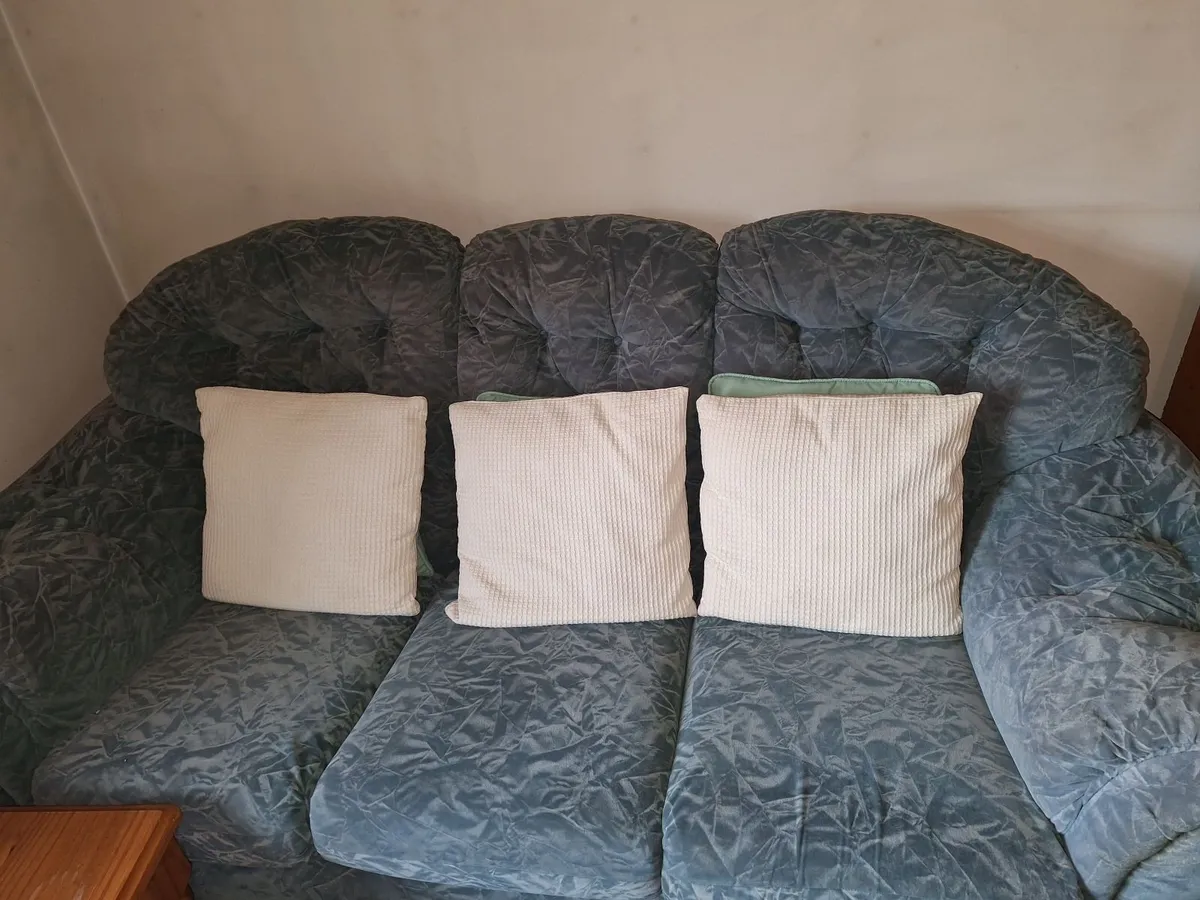 Free to take away; Sofa and two armchairs - Image 2