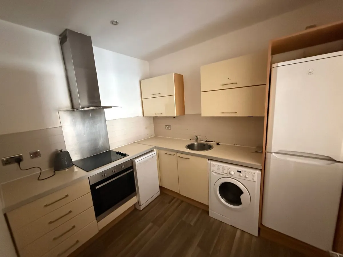 Complete Kitchen for Sale – Units, Worktop & Appli - Image 1
