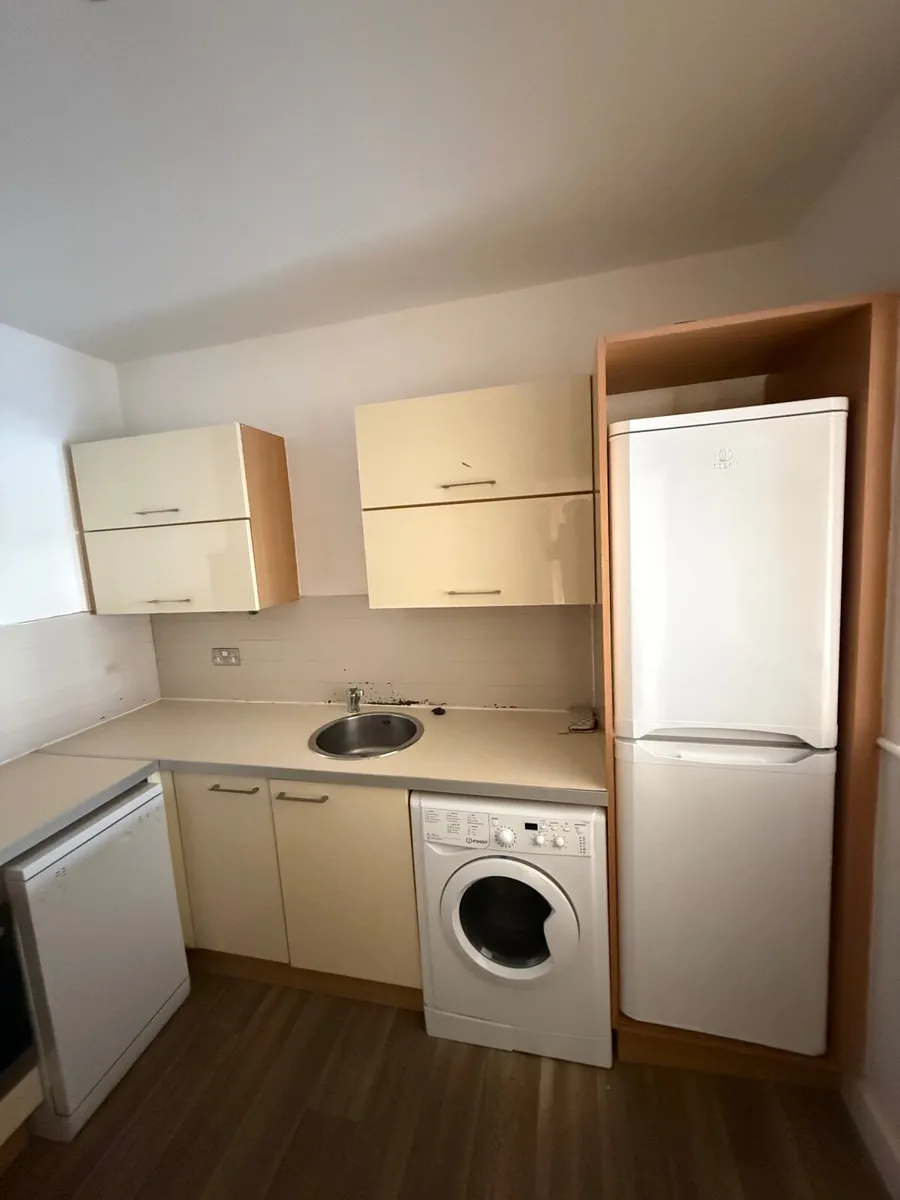 Complete Kitchen for Sale – Units, Worktop & Appli - Image 2