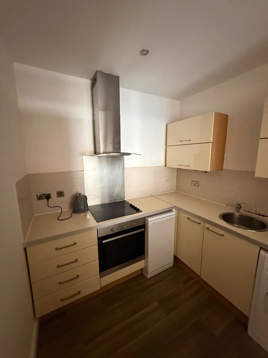 Complete Kitchen for Sale – Units, Worktop & Appli - Image 3