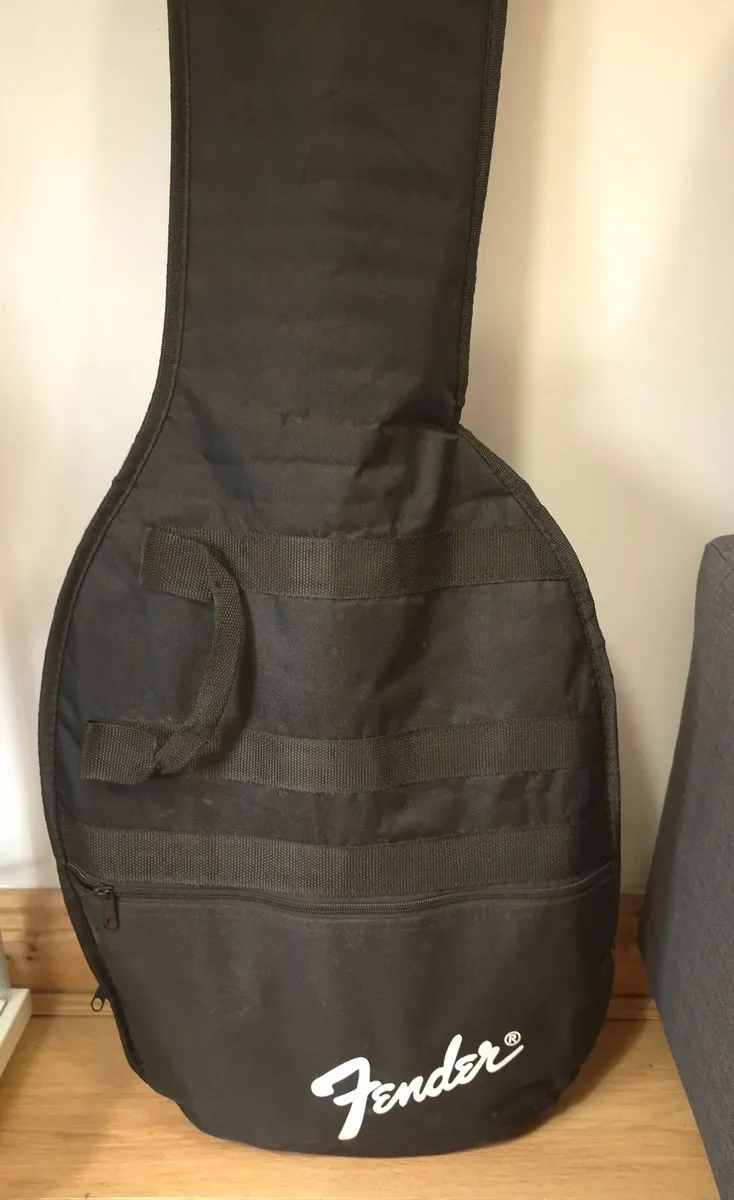 Fender Squier affinity guitar, Amp & kit bag. - Image 2