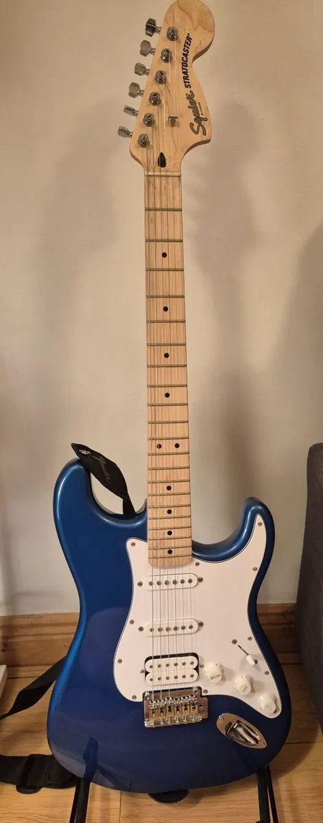 Fender Squier affinity guitar, Amp & kit bag. - Image 1