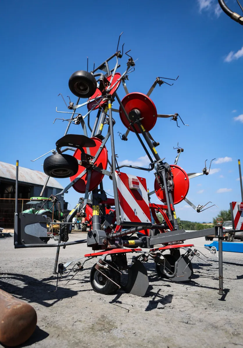 Massey Ferguson 776X 6 Rotor Tedder - Image 3
