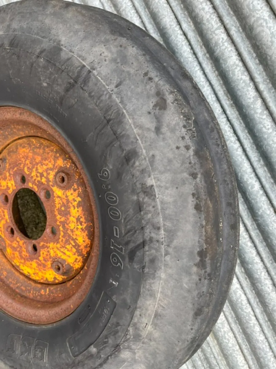 900 x16 BKT Wheel Suit MF 50B or MF 50 etc - Image 3