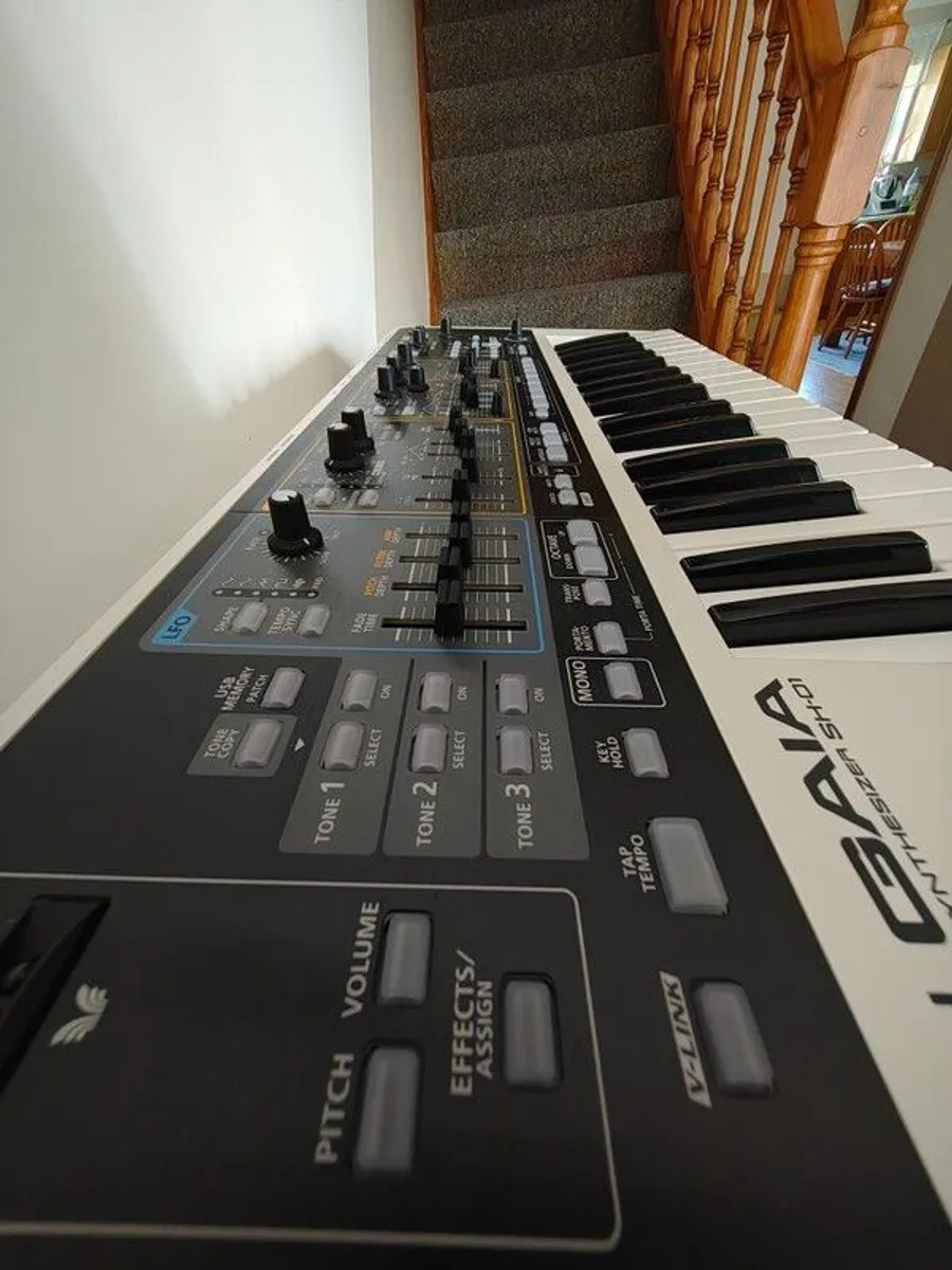 Roland SH 01 Gaia synthesizer like new w/box - Image 4