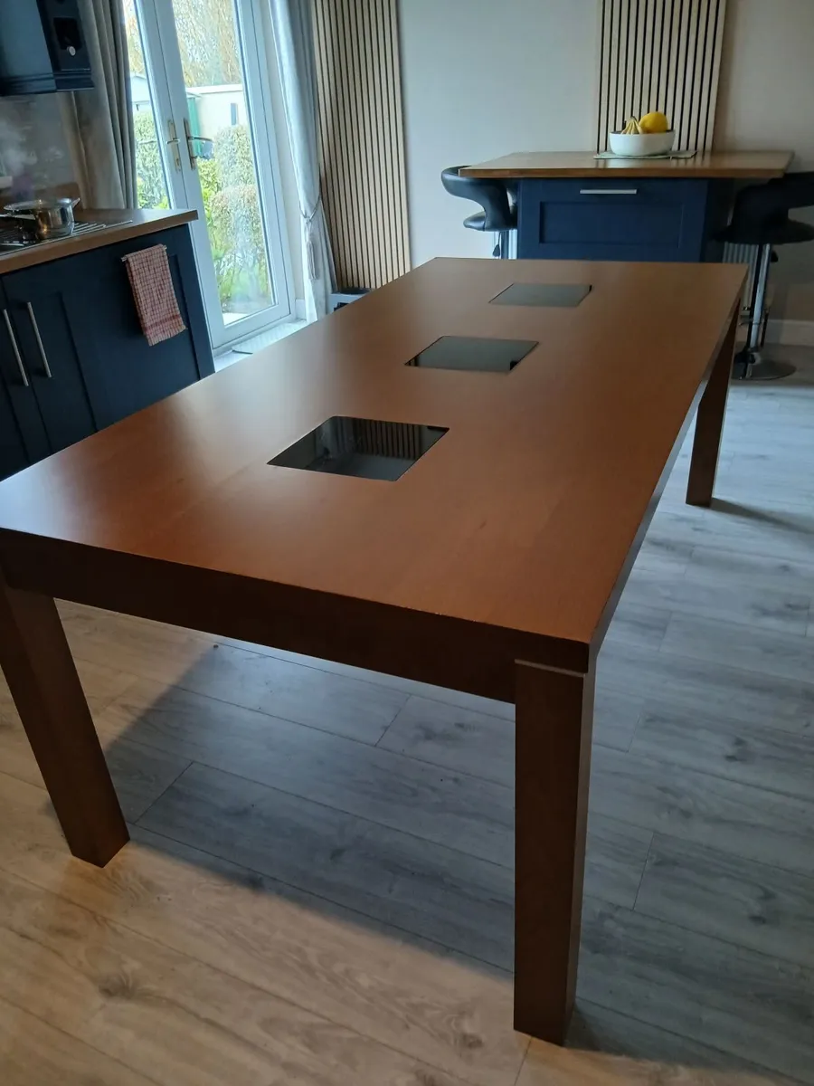 Kitchen table - Image 1