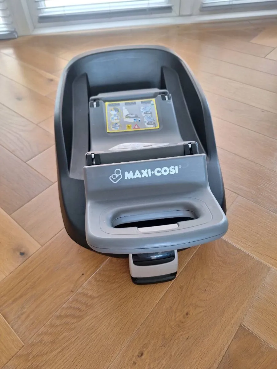 Maxi Cosi Familyfix Isofix Base - Image 1