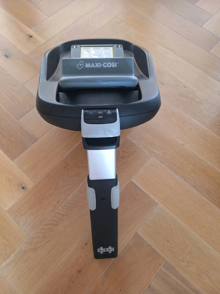 Maxi Cosi Familyfix Isofix Base - Image 2